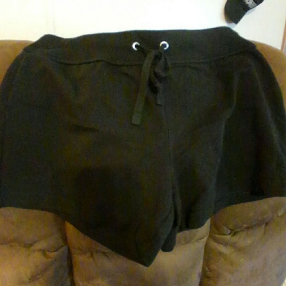 Shorts - Picture 2 of 3